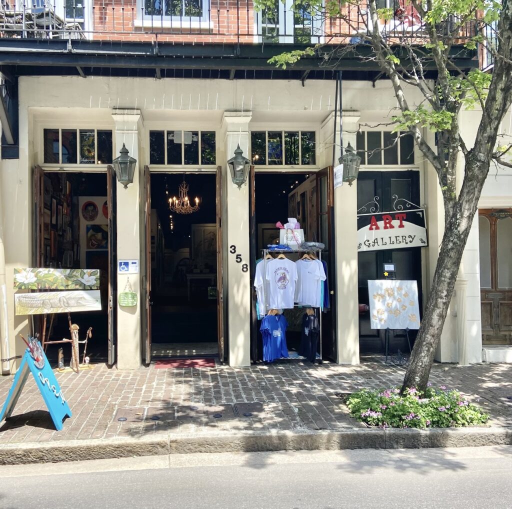 A store front with two mannequins in front of it.